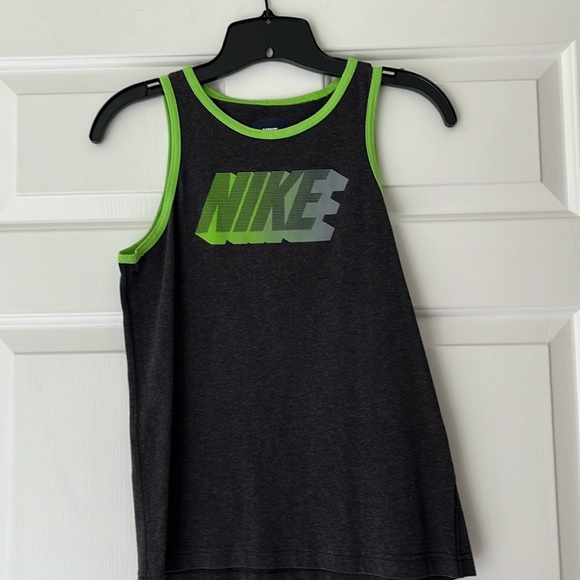 Boys Nike Muscle Tank Size Medium - Picture 1 of 5